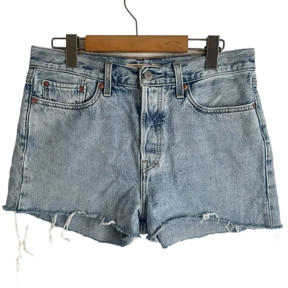 Levis Wedgie Straight Light Wash Frayed Hem Button Fly Jean Shorts Size 28